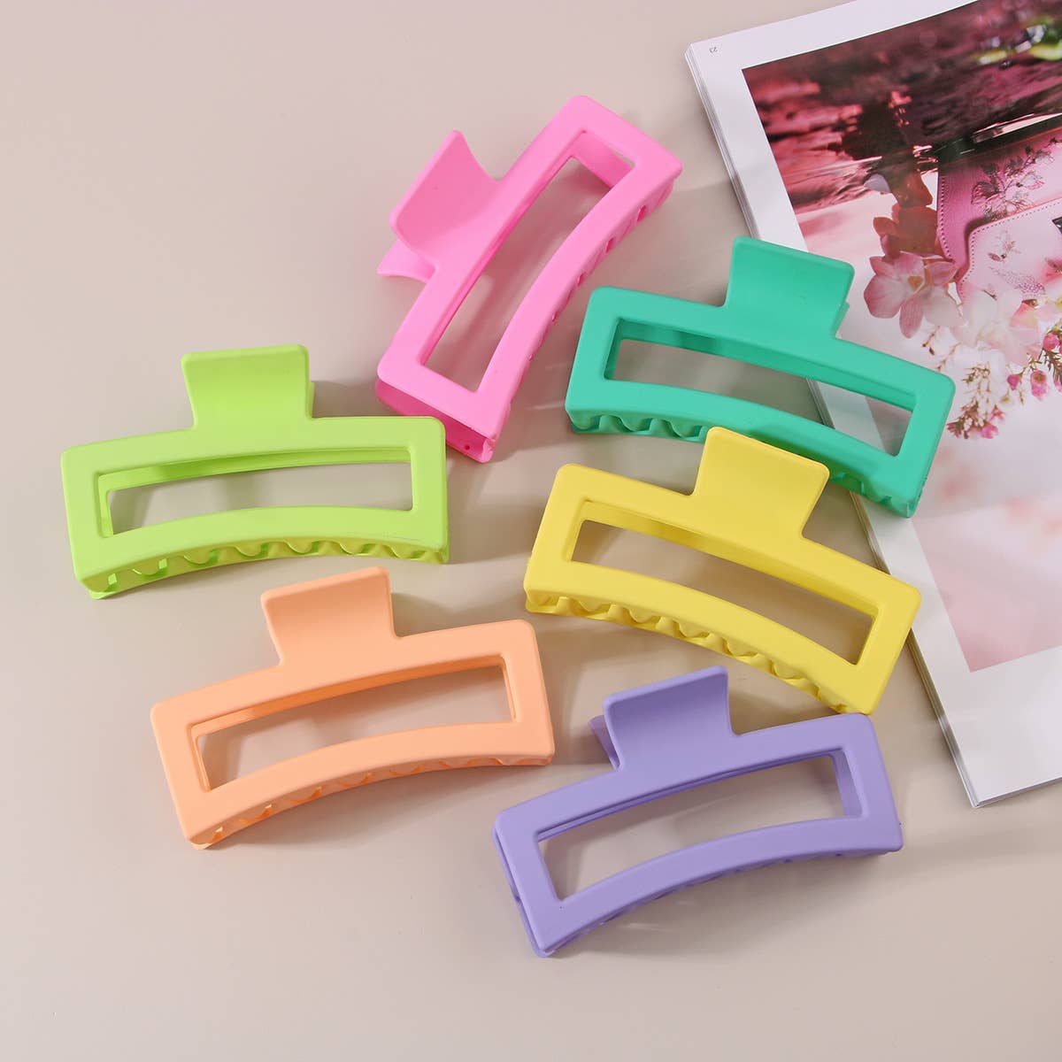 Large Geometric Hair Claw